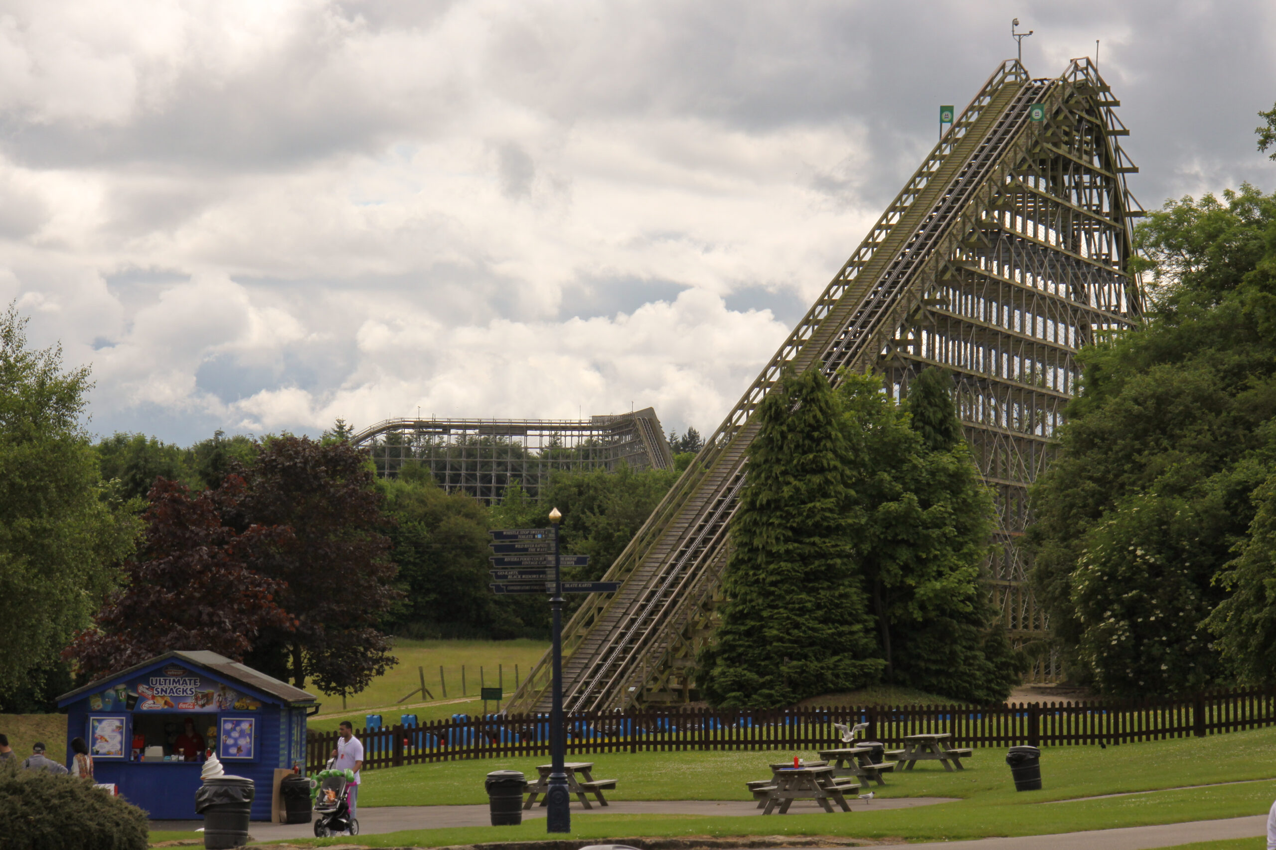 https://upload.wikimedia.org/wikipedia/commons/2/24/UltimateLifthills.jpg